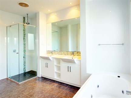 How Do Professionals Clean Showers? - Bond Cleaning In Gold Coast